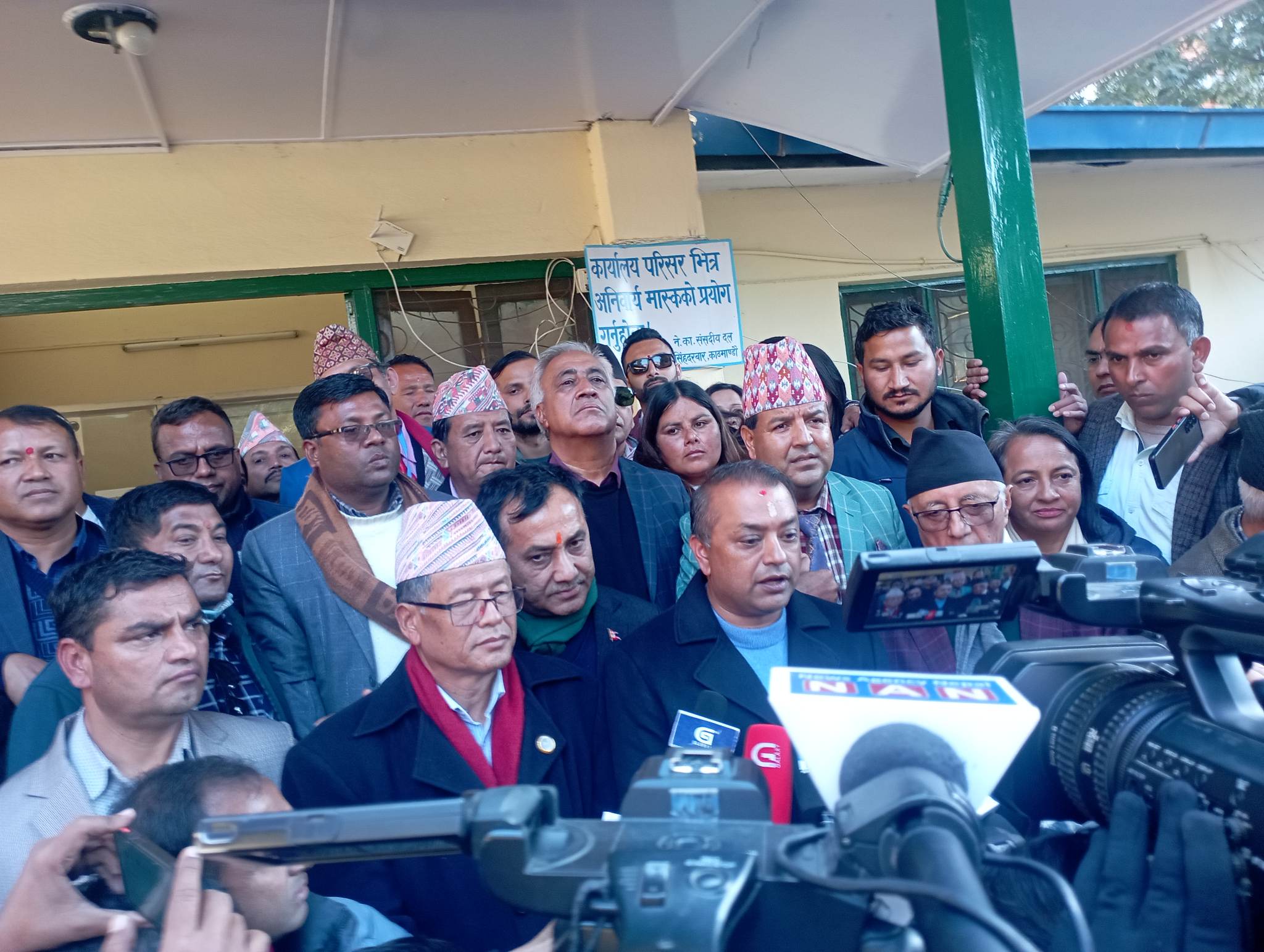 देउवालाई गगनको आग्रह- उम्मेदवारी फिर्ता लिएर ऐतिहासिक निर्णय गर्नुस् 